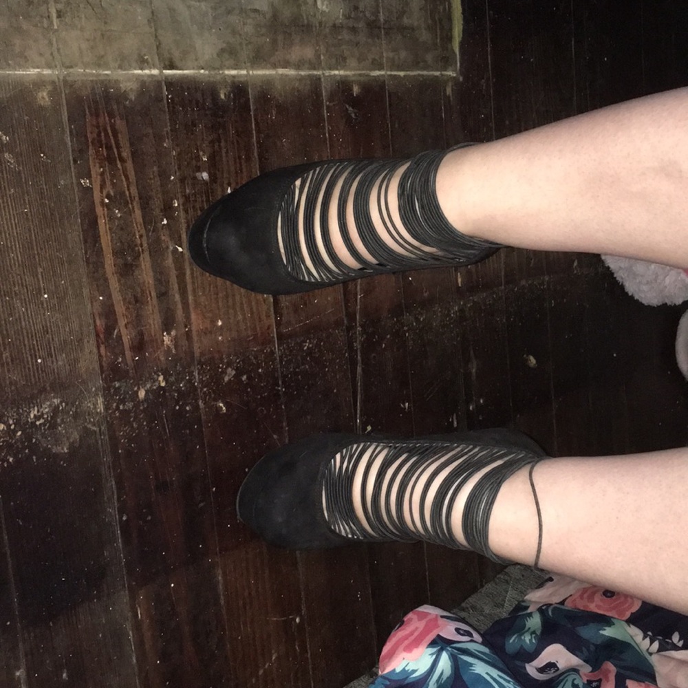 Heels - Picture 3 of 4